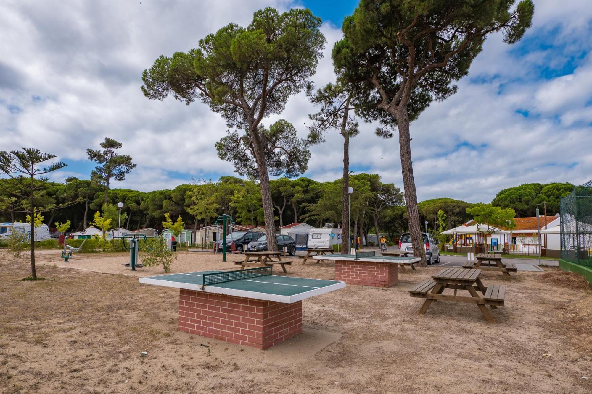 Hotel Parque De Campismo Orbitur Costa De Caparica Esterno foto