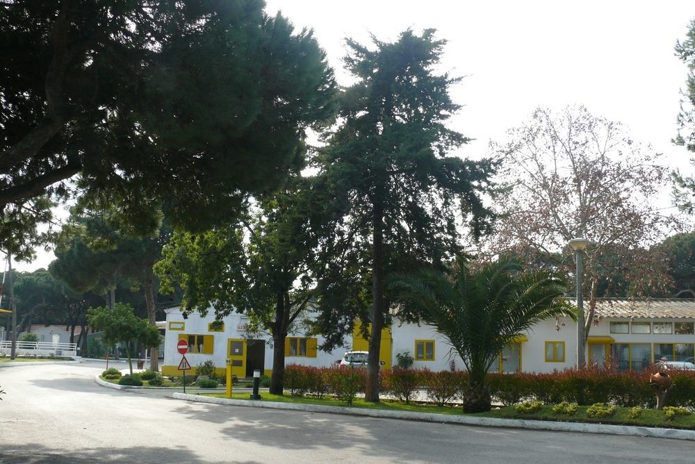 Hotel Parque De Campismo Orbitur Costa De Caparica Esterno foto